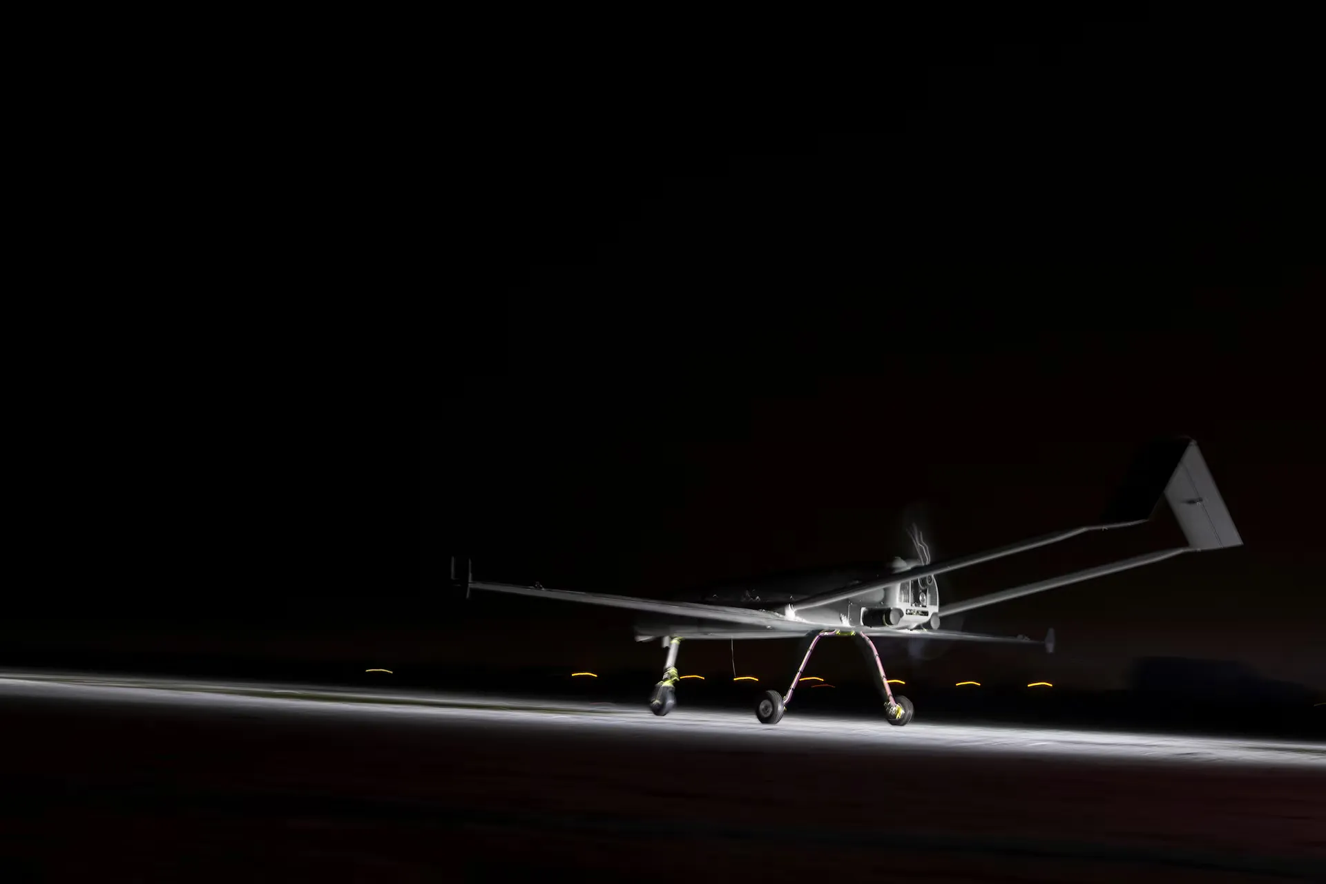 Безпілотний літальний апарат глибокого удару, яким керують військовослужбовці 14-го полку безпілотних літальних апаратів, стартує в бік російської території, на тлі нападу Росії на Україну, в невстановленому місці в Україні, невстановлена дата, 2025 рік